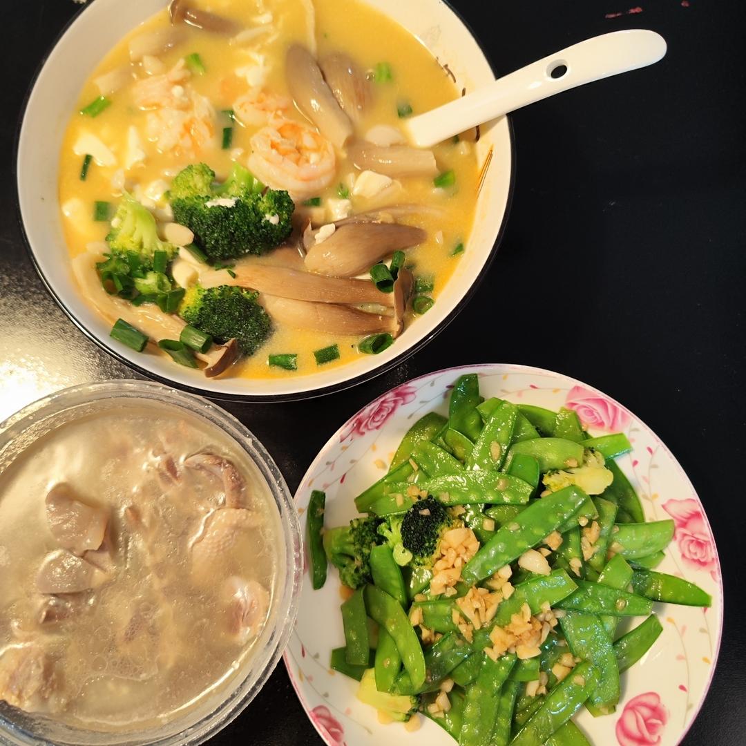 豆腐鲜虾菇菌汤