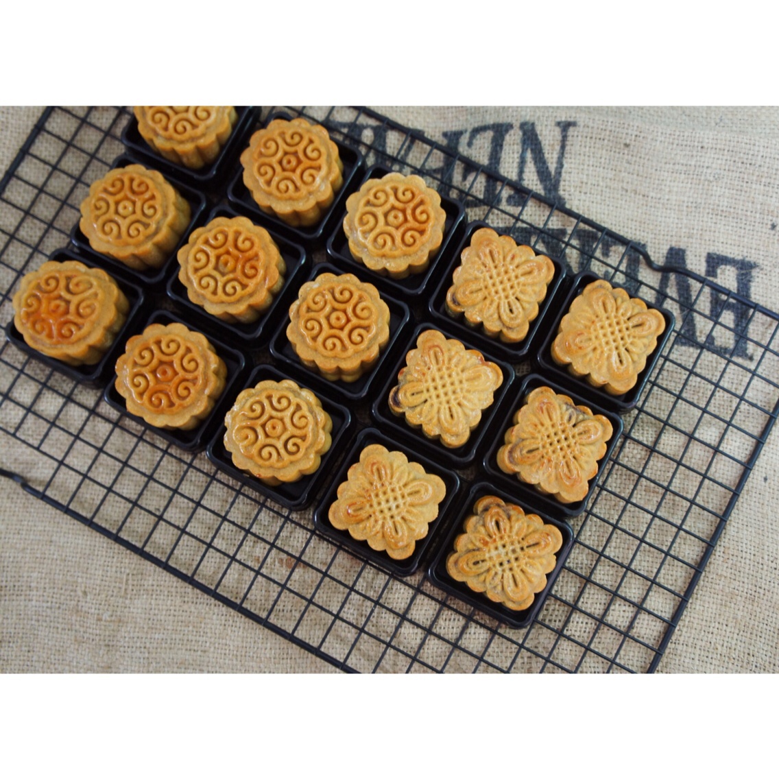 广式月饼—蛋黄莲蓉月饼