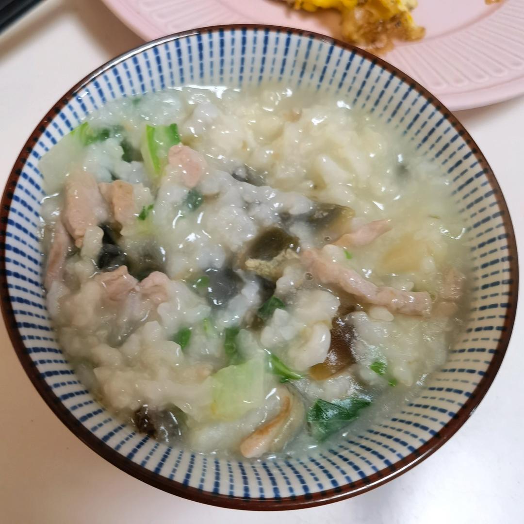 妈妈👩教我做的皮蛋瘦肉粥🥣简单快捷美味😋