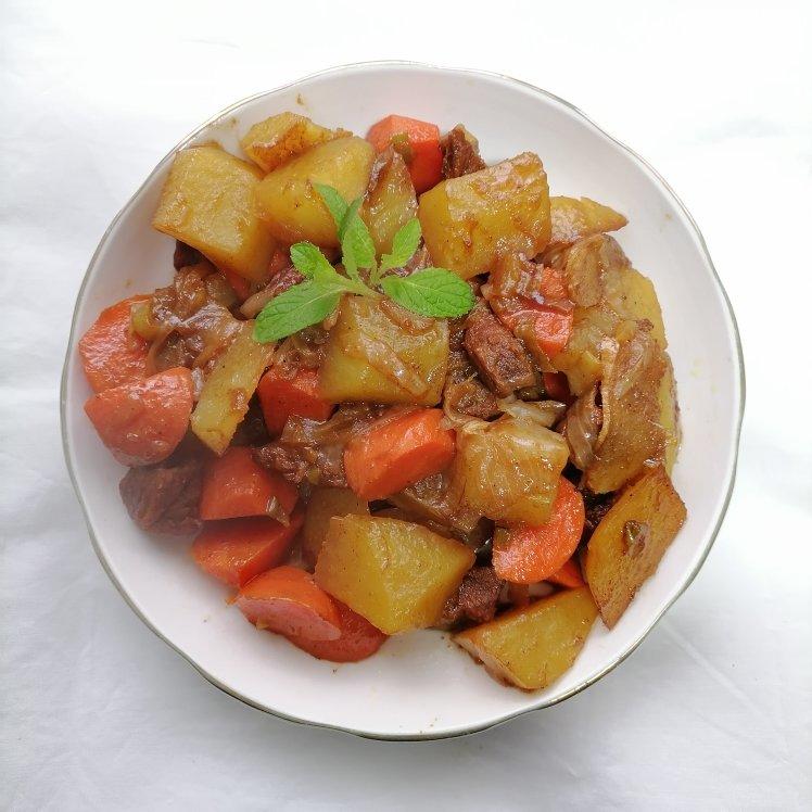 渠馨方做的沙沙土豆胡萝卜炖牛肉