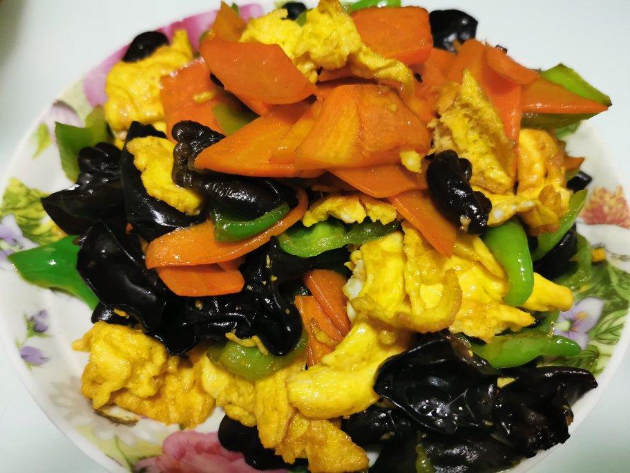 黑木耳青椒炒鸡蛋（营养又下饭）