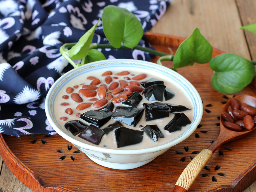 红豆牛奶龟苓膏的做法 步骤9