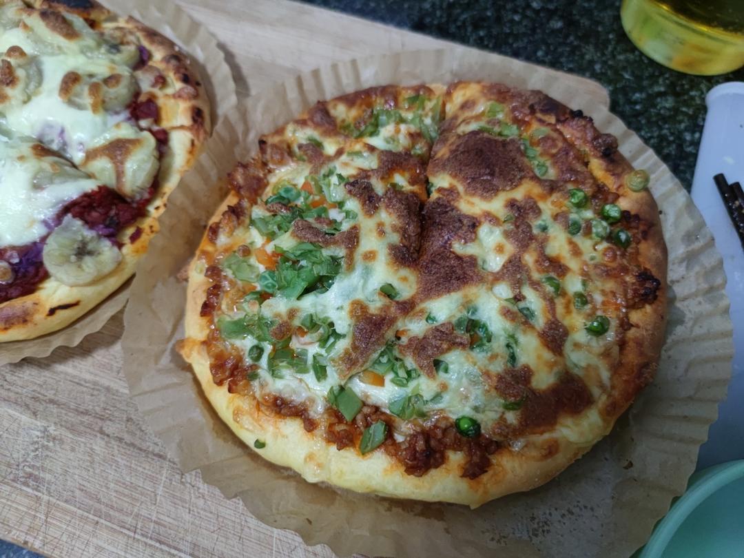 含宣软饼皮做法、自己在家也能做出馅料十足、超拉丝的美味诱人披萨