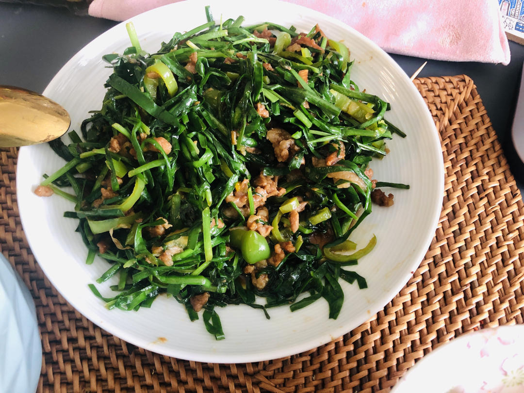 韭菜炒肉丝