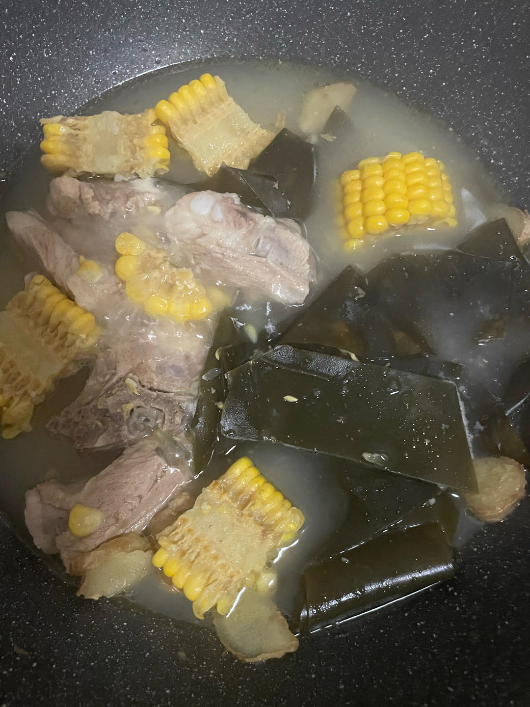 海带玉米排骨汤