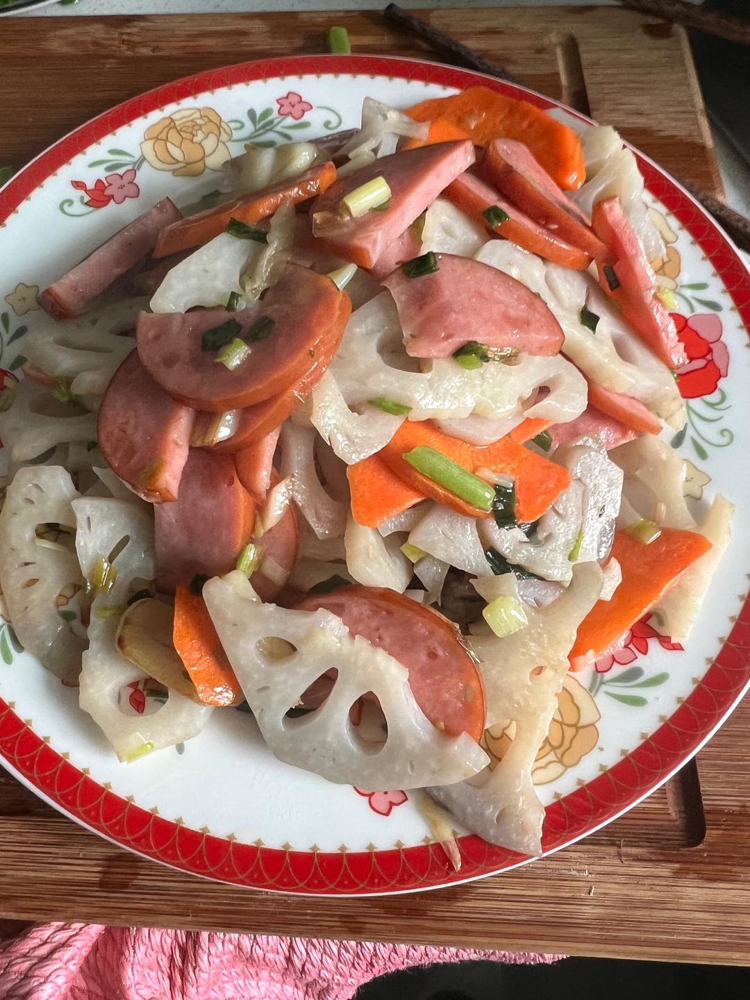 莲菜炒火腿的做法
