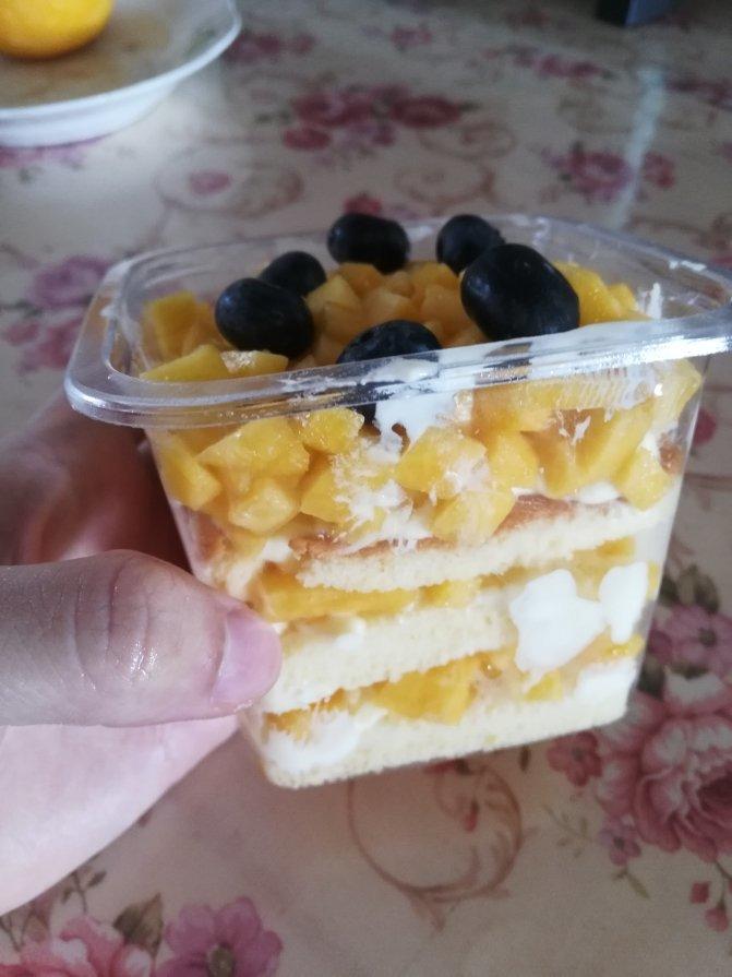 方形水果夹层蛋糕