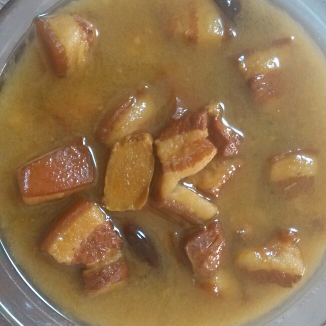 吃着碗里望着锅里的红烧肉