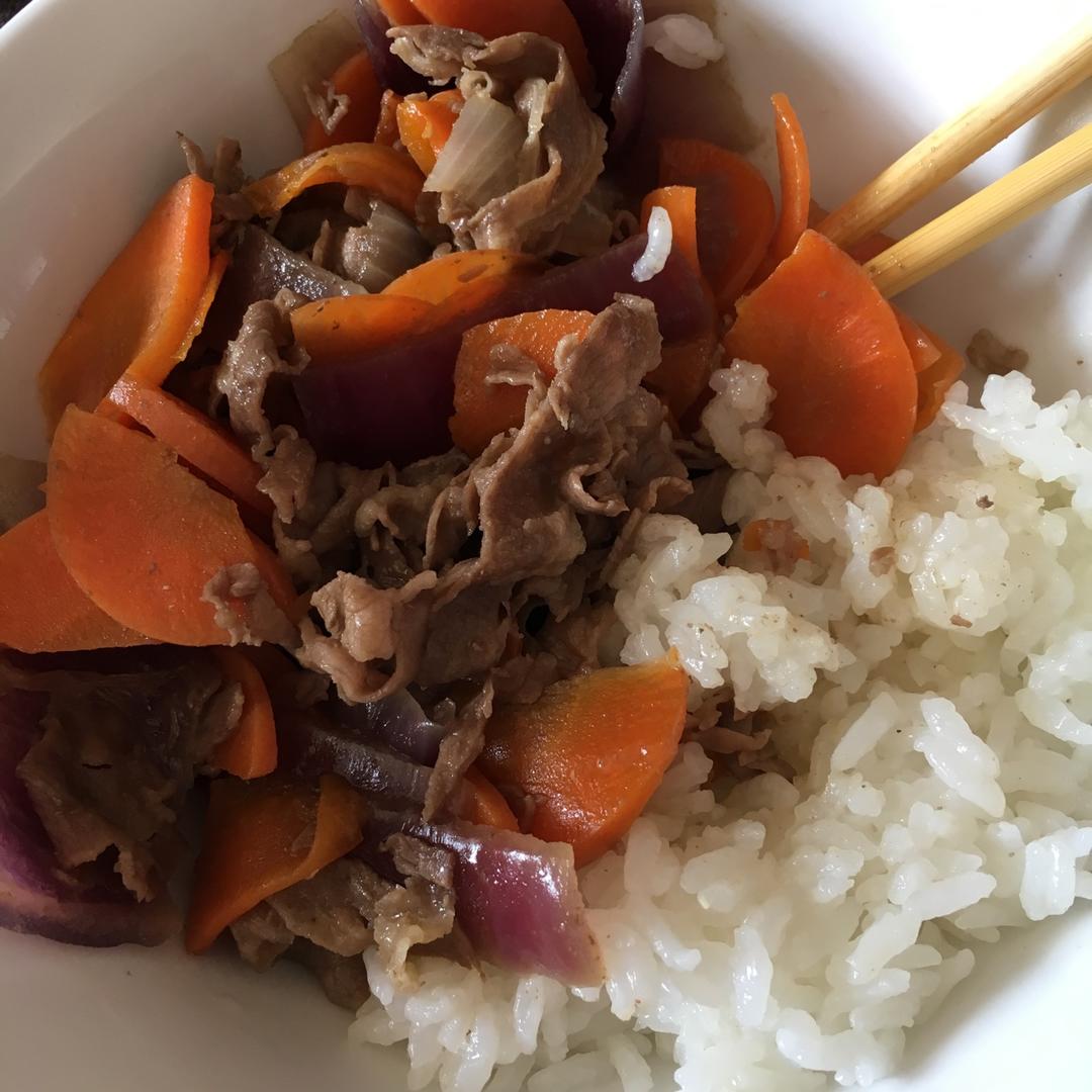 洋葱肥牛饭