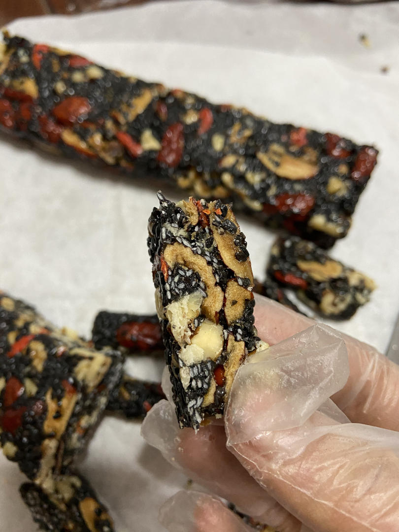 黑芝麻红枣核桃糕