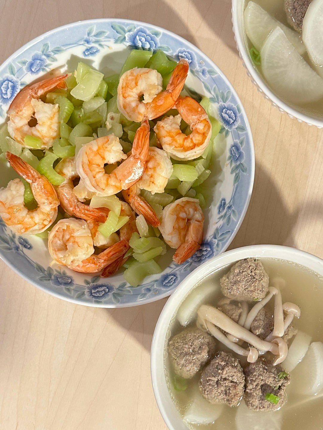 怎样炒出饭店级别的幼嫩西芹（附正确的西芹处理手法）