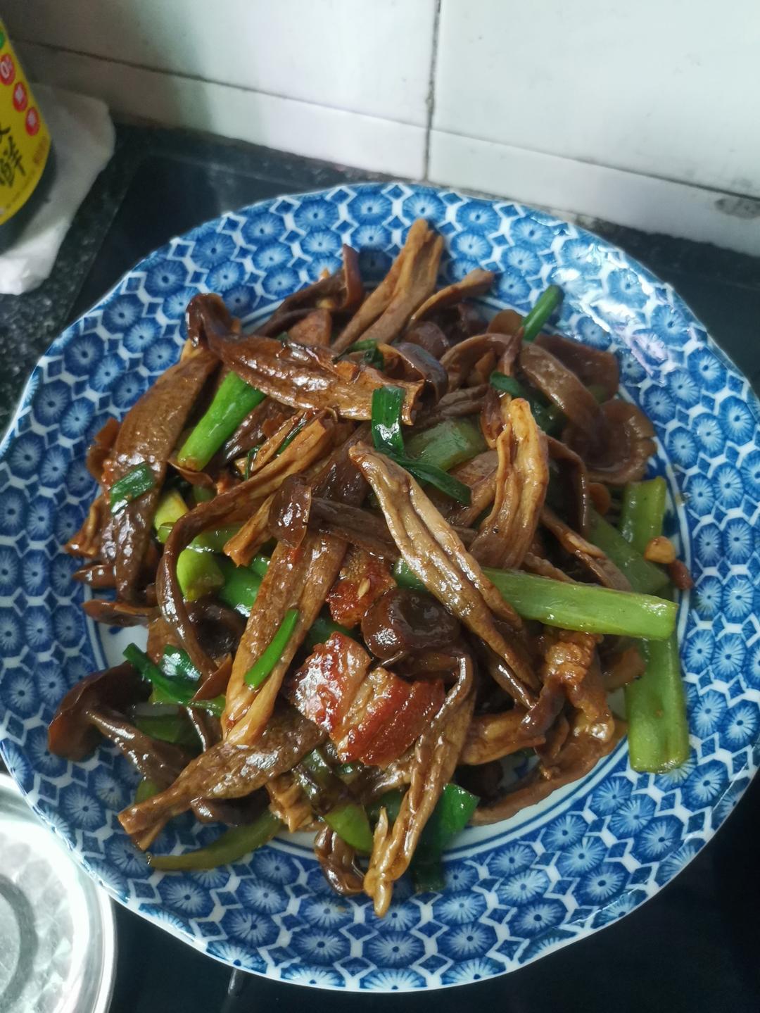 不二鹿茸菇炒肉