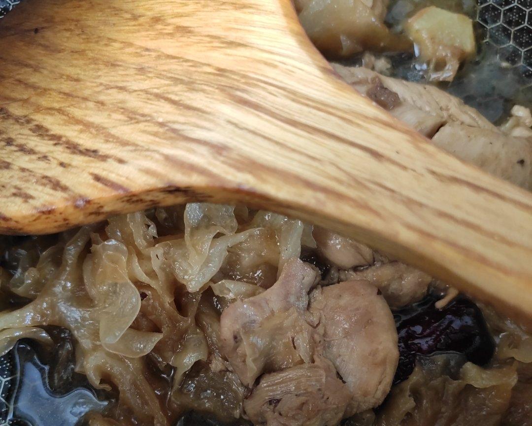 银耳大枣炖鸡腿