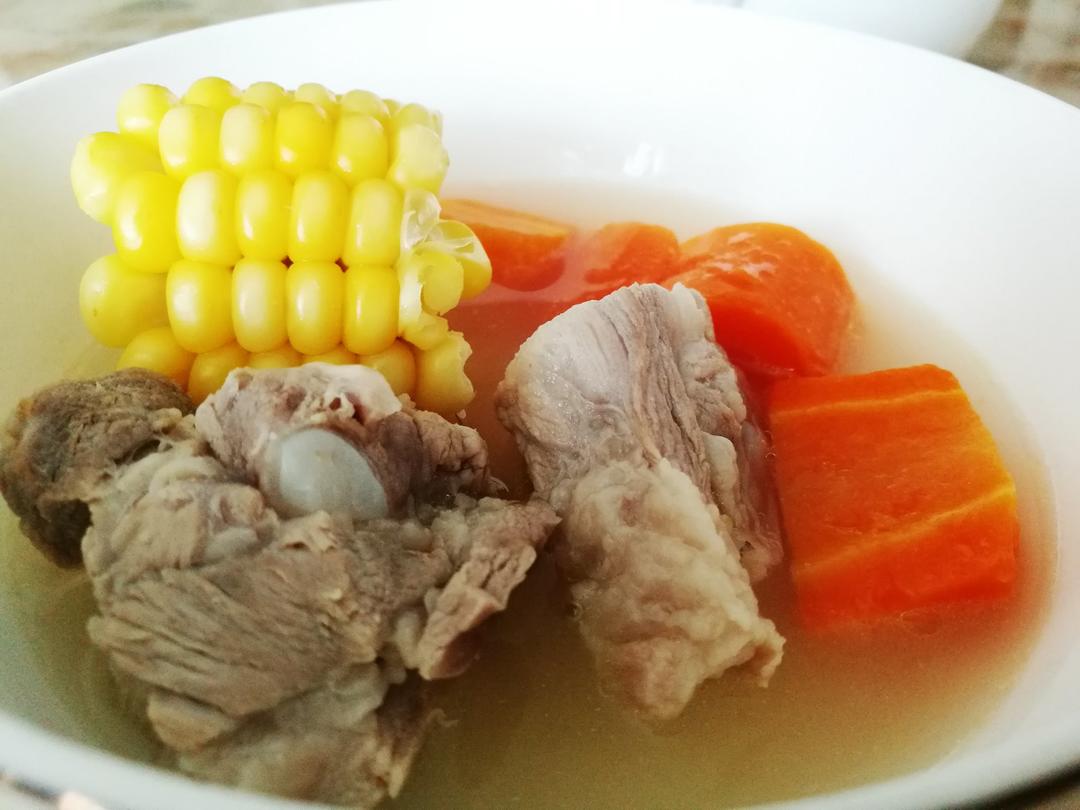 蹦蹦de麻麻做的排骨玉米汤