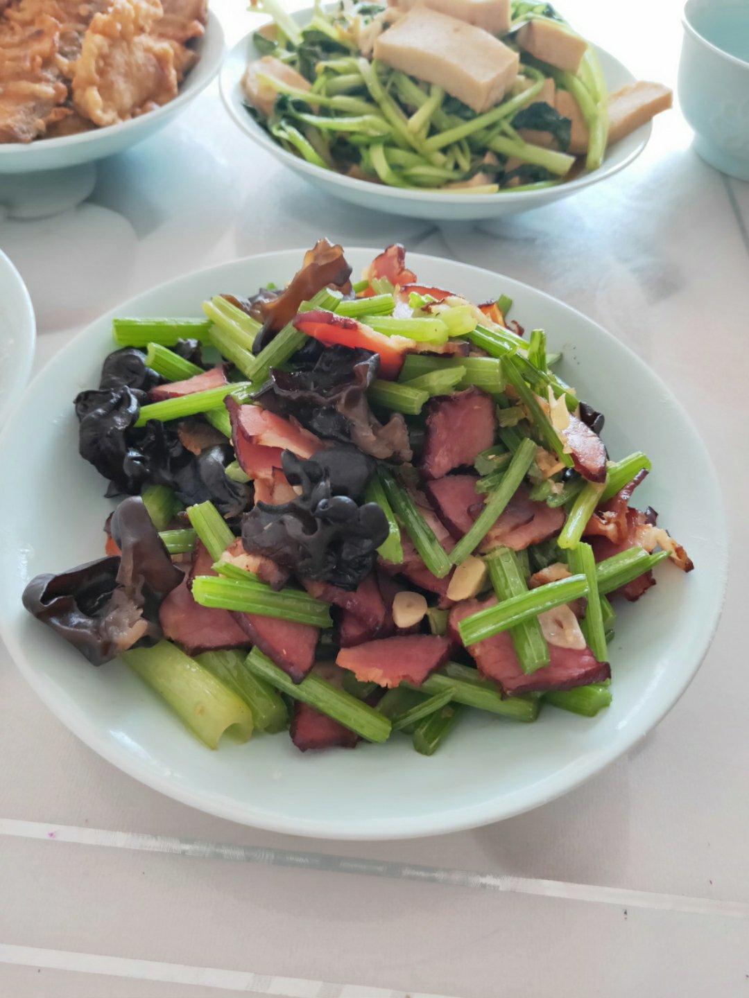香芹炒腊肉