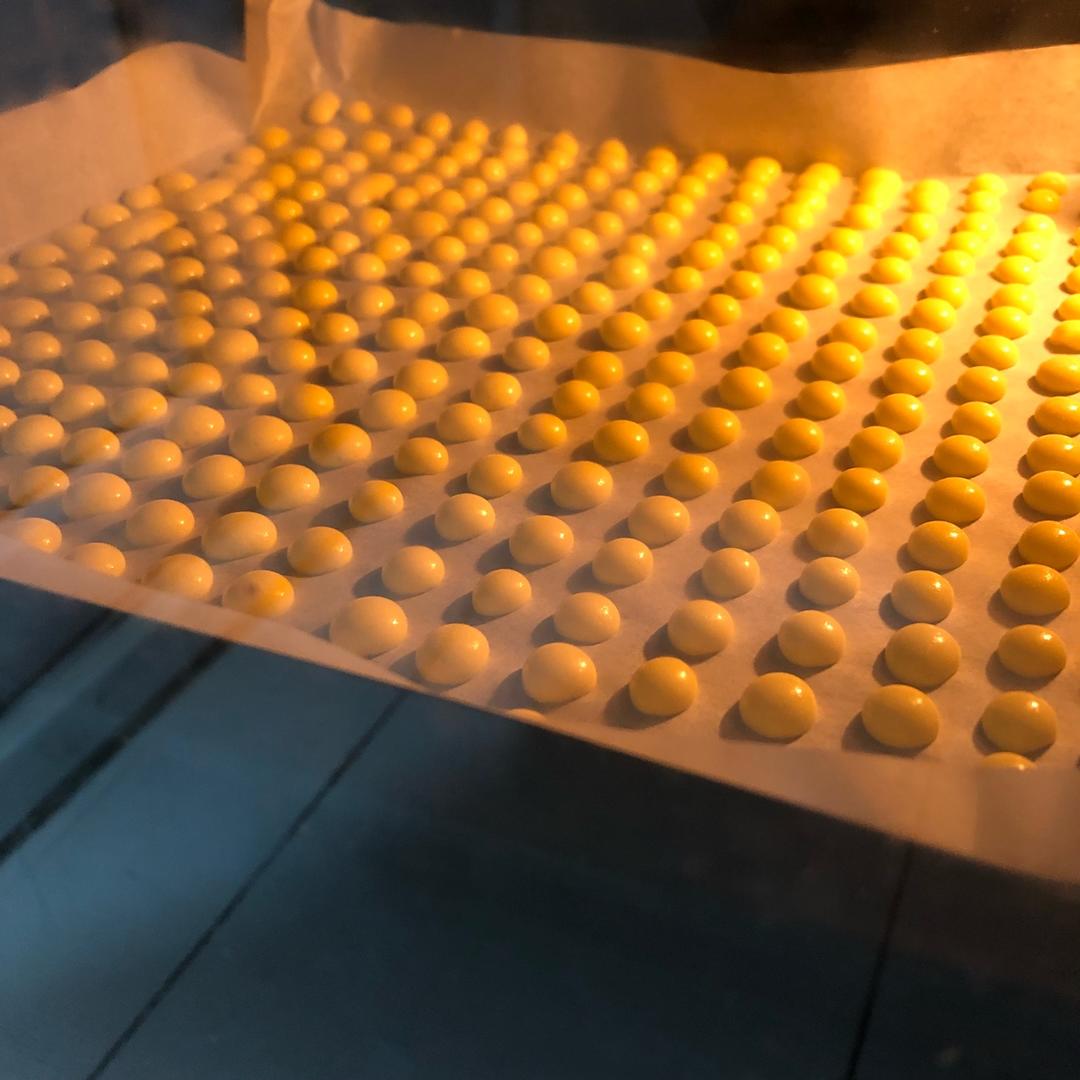 入口即化的无添加蛋黄溶豆