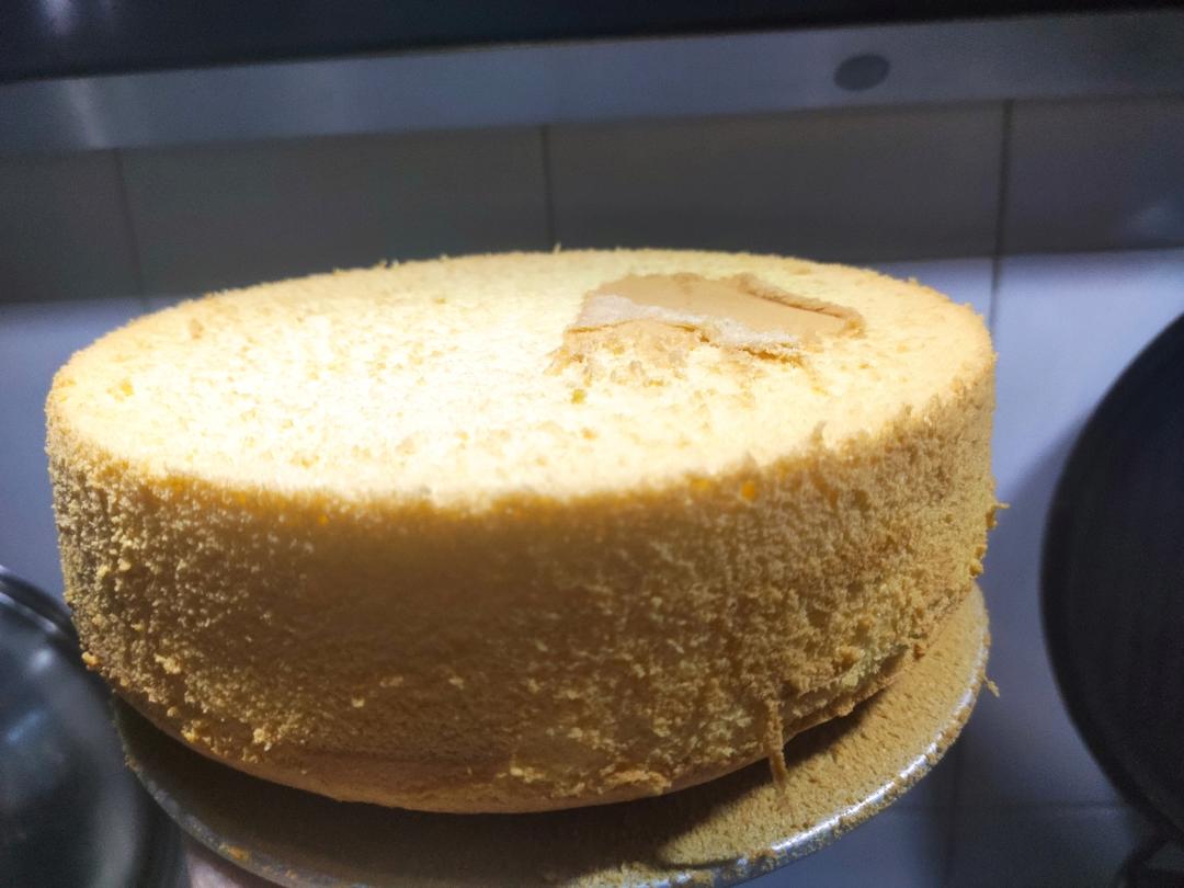 新手必成8寸生日蛋糕（详细多图干货经验分享，解决戚风蛋糕塌陷，奶油饰面涂不好，烤箱温度不好掌握等各种问题）