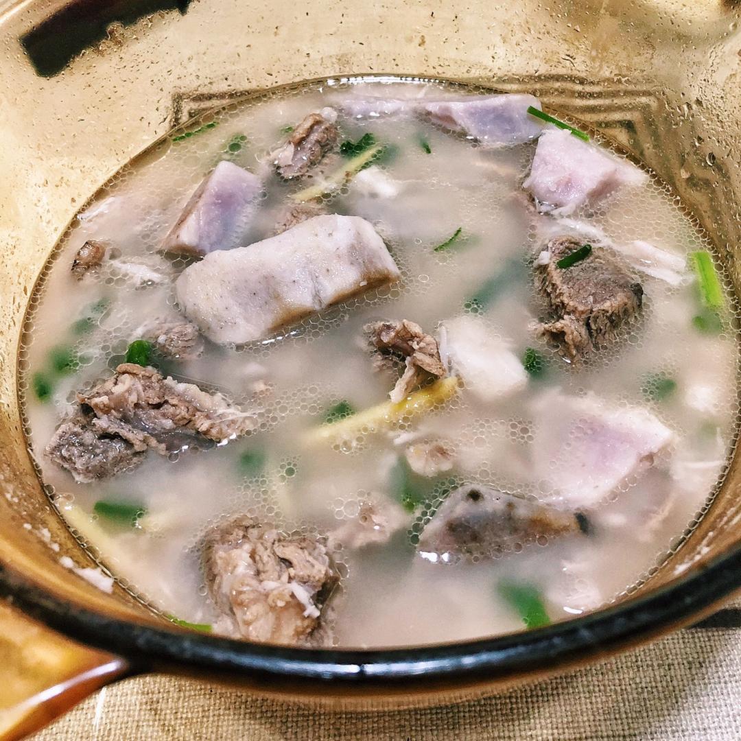 扁扁凉凉做的芋头排骨汤