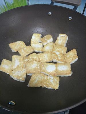 五花肉烧豆腐的做法 步骤1
