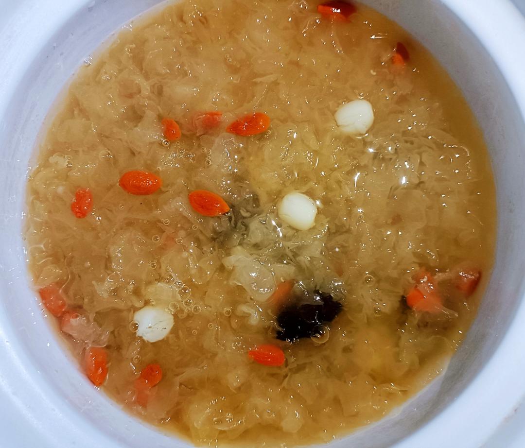 怎样煮出胶的银耳羹