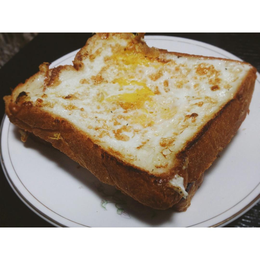 荷包蛋土司