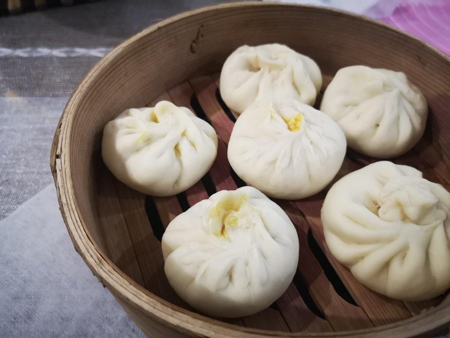松软多汁的肉包子