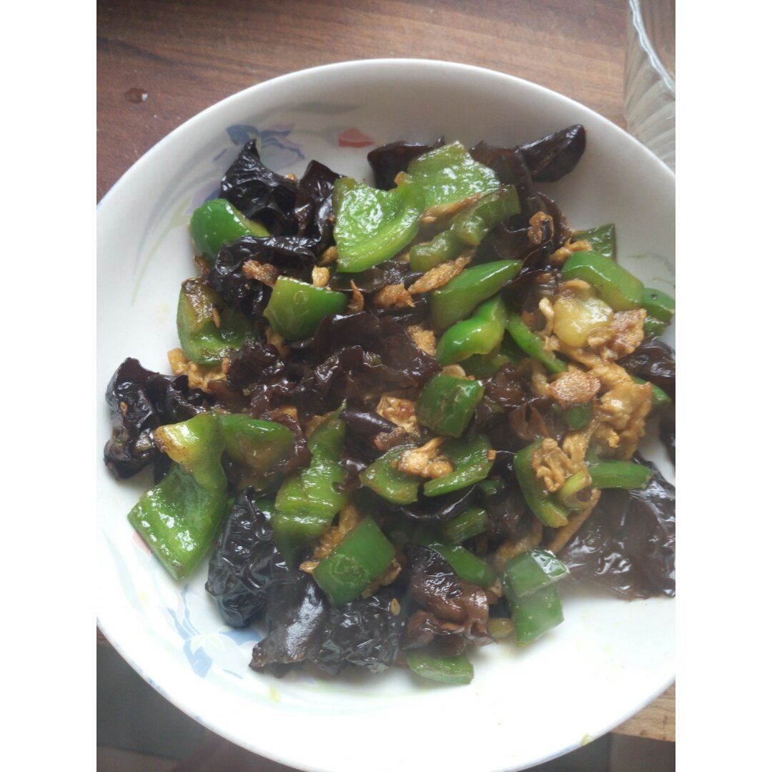 青椒鸡蛋炒木耳