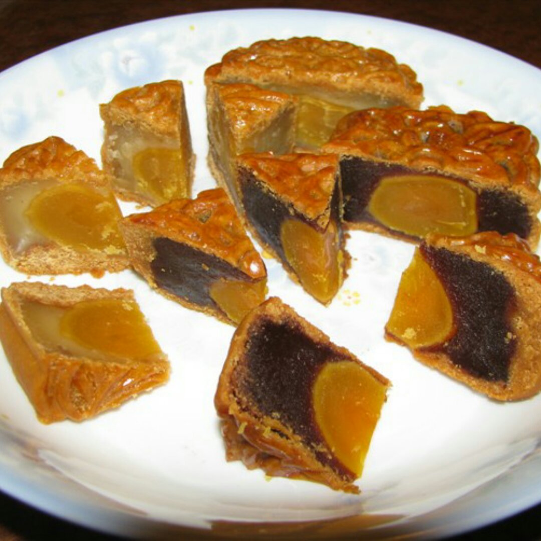 广式月饼—蛋黄莲蓉月饼