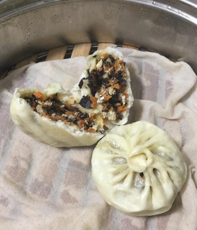 胡萝卜木耳鸡蛋素包子