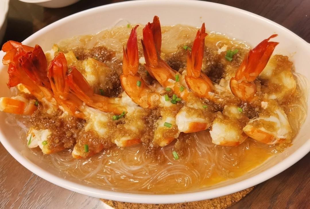 超简单又美味的蒜蓉蒸黑虎虾