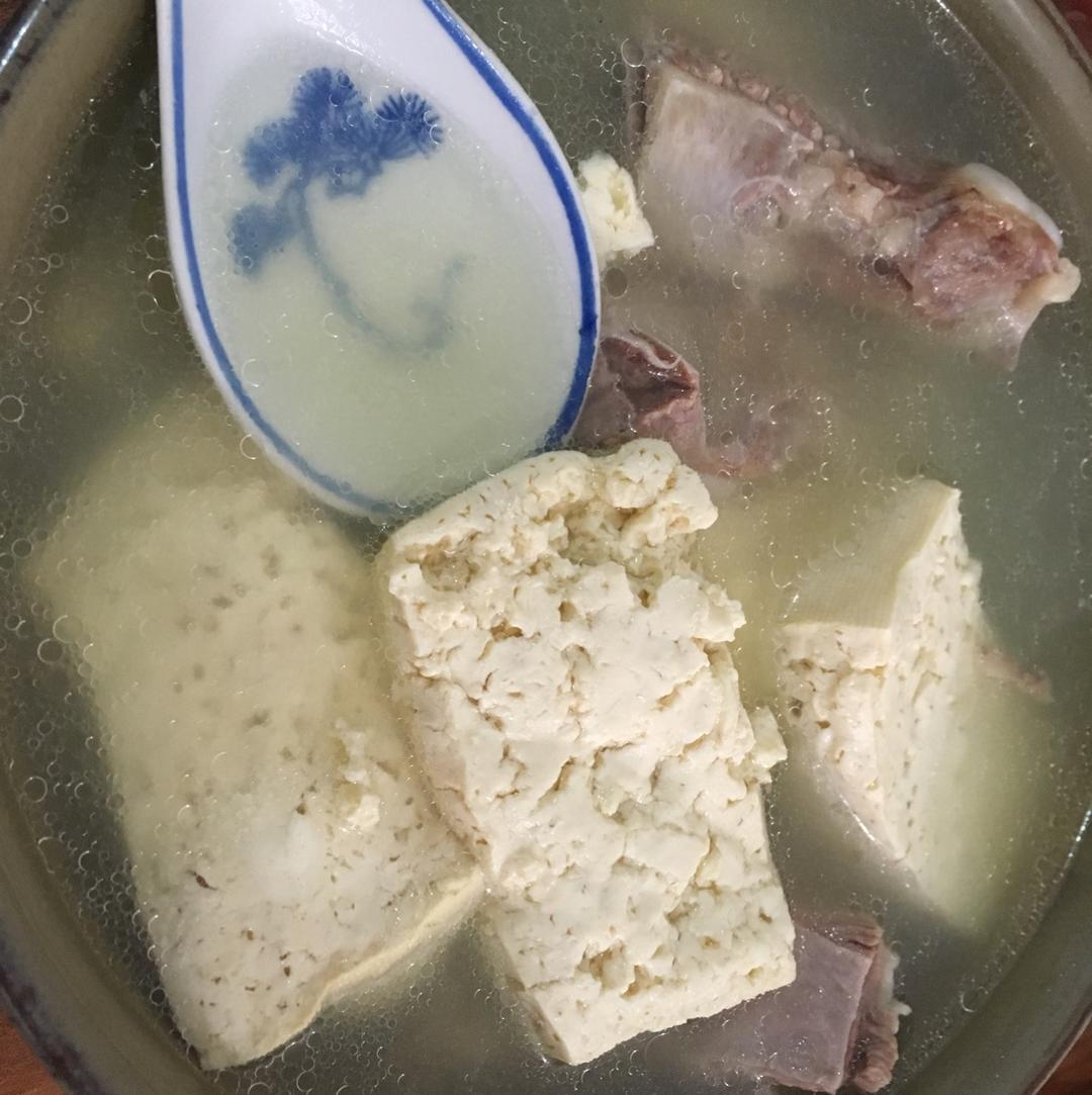 阿布楞掰掰做的豆腐排骨汤