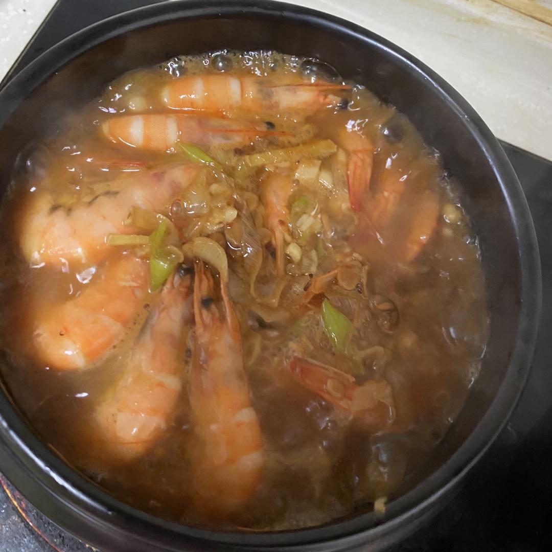 简单易上手的金针菇粉丝虾煲