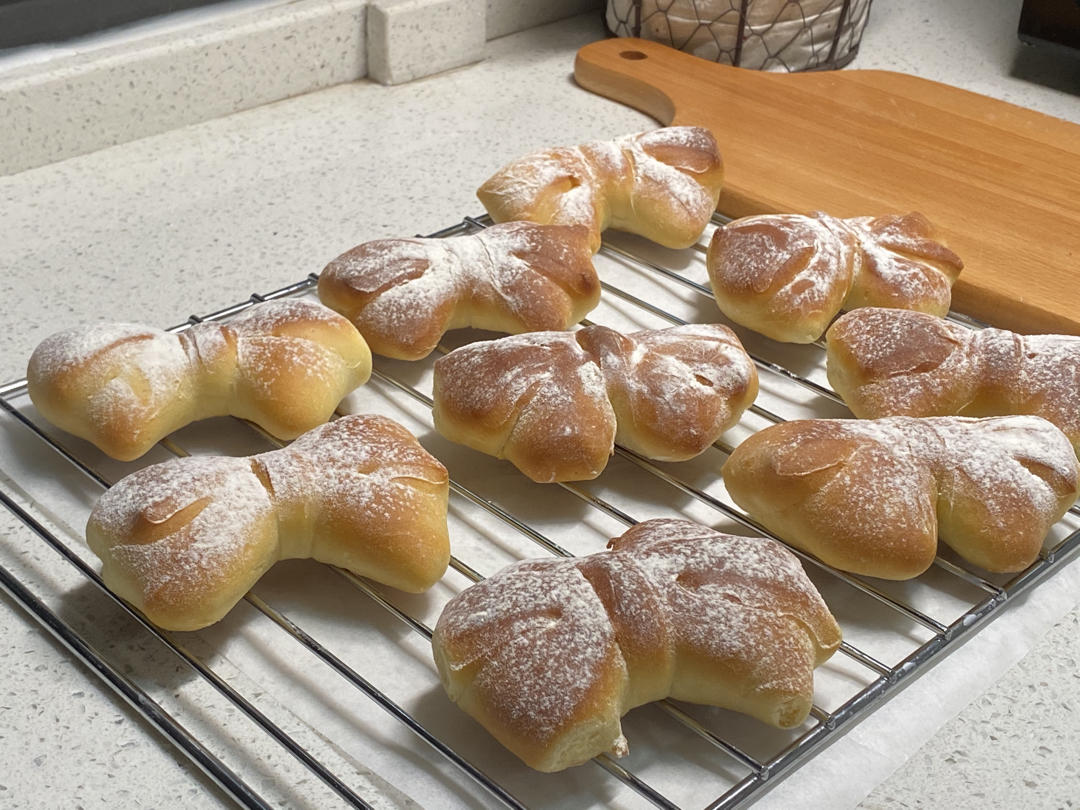 甜蜜少女心-蝴蝶结面包