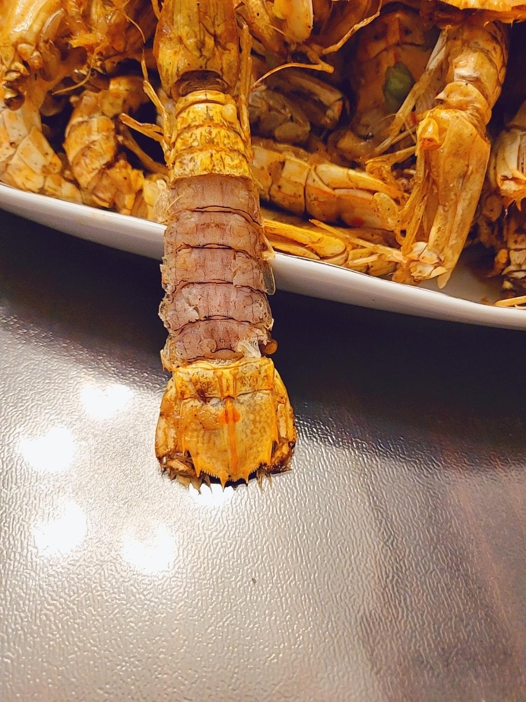 无油炸版的椒盐皮皮虾和巧拨虾壳的方法