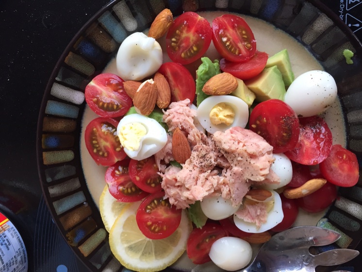 基础但靠谱的金枪鱼牛油果沙拉