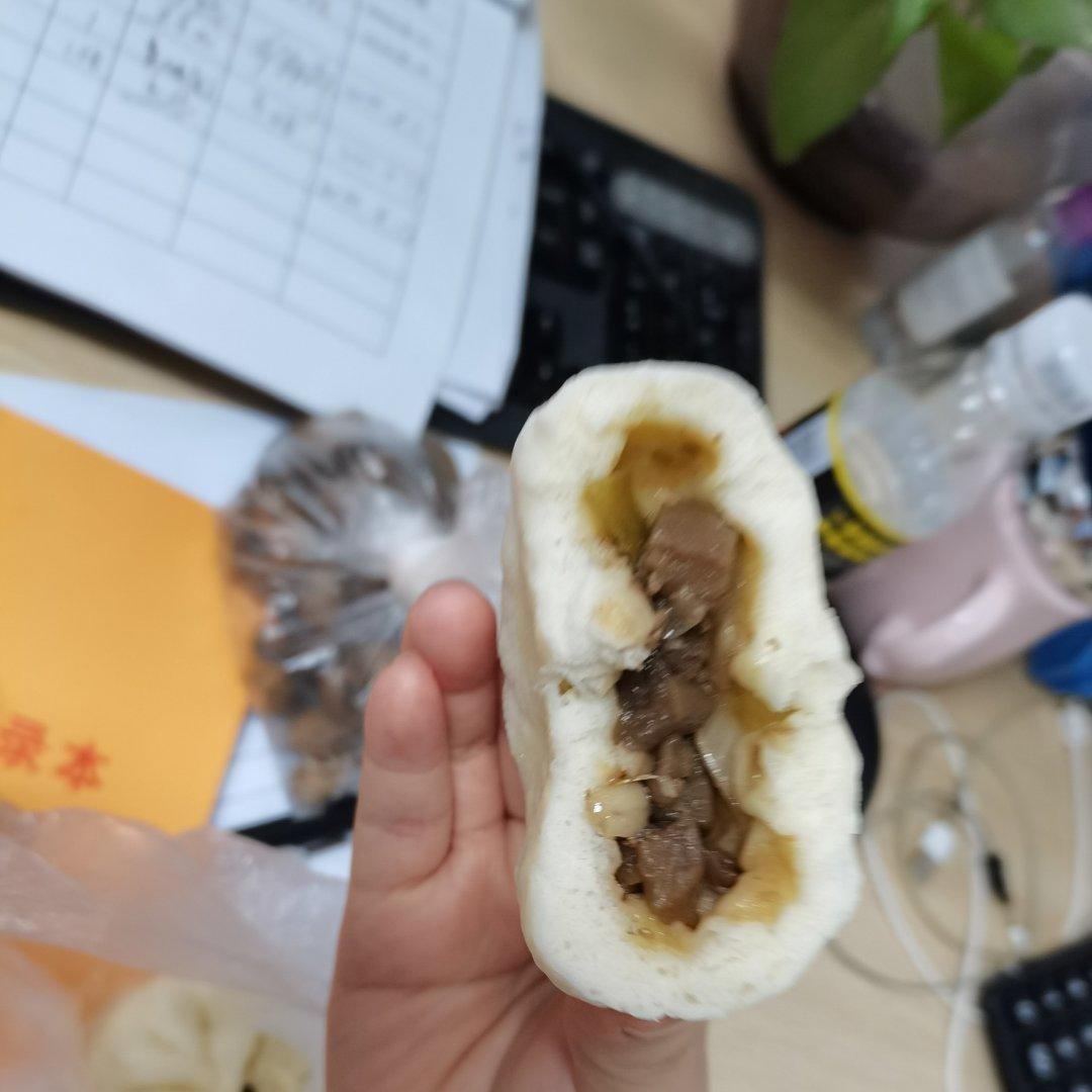 抹嘴的茄子馅包子，酱香味儿香掉眉毛-视频