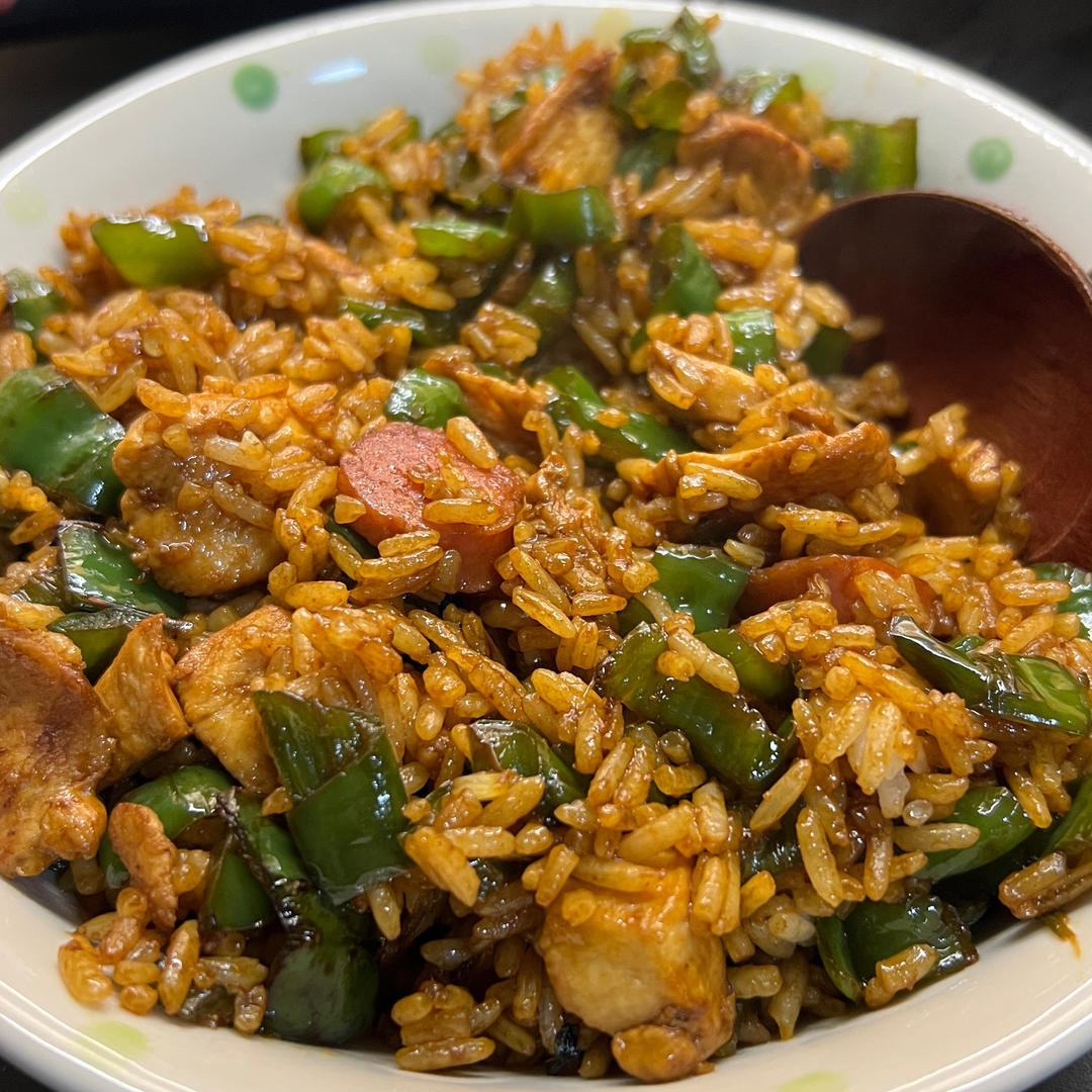 色香味美的青椒肉丝炒饭