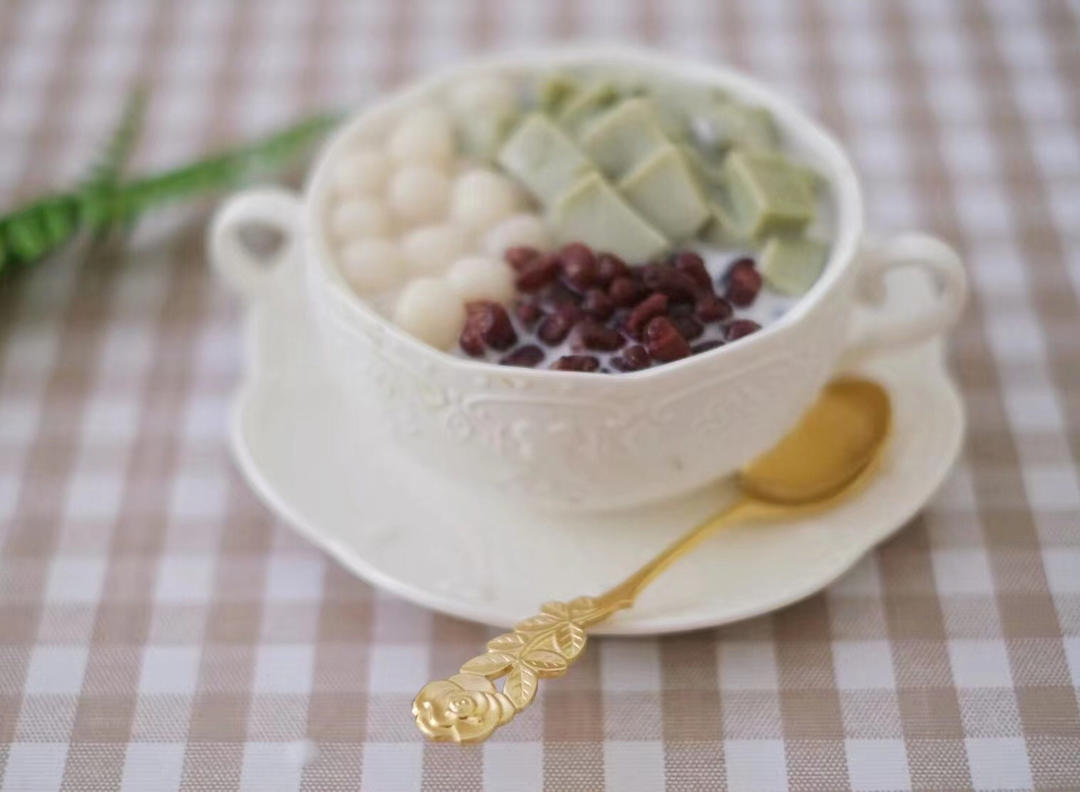 夏日必备小甜品抹茶奶冻白玉丸子