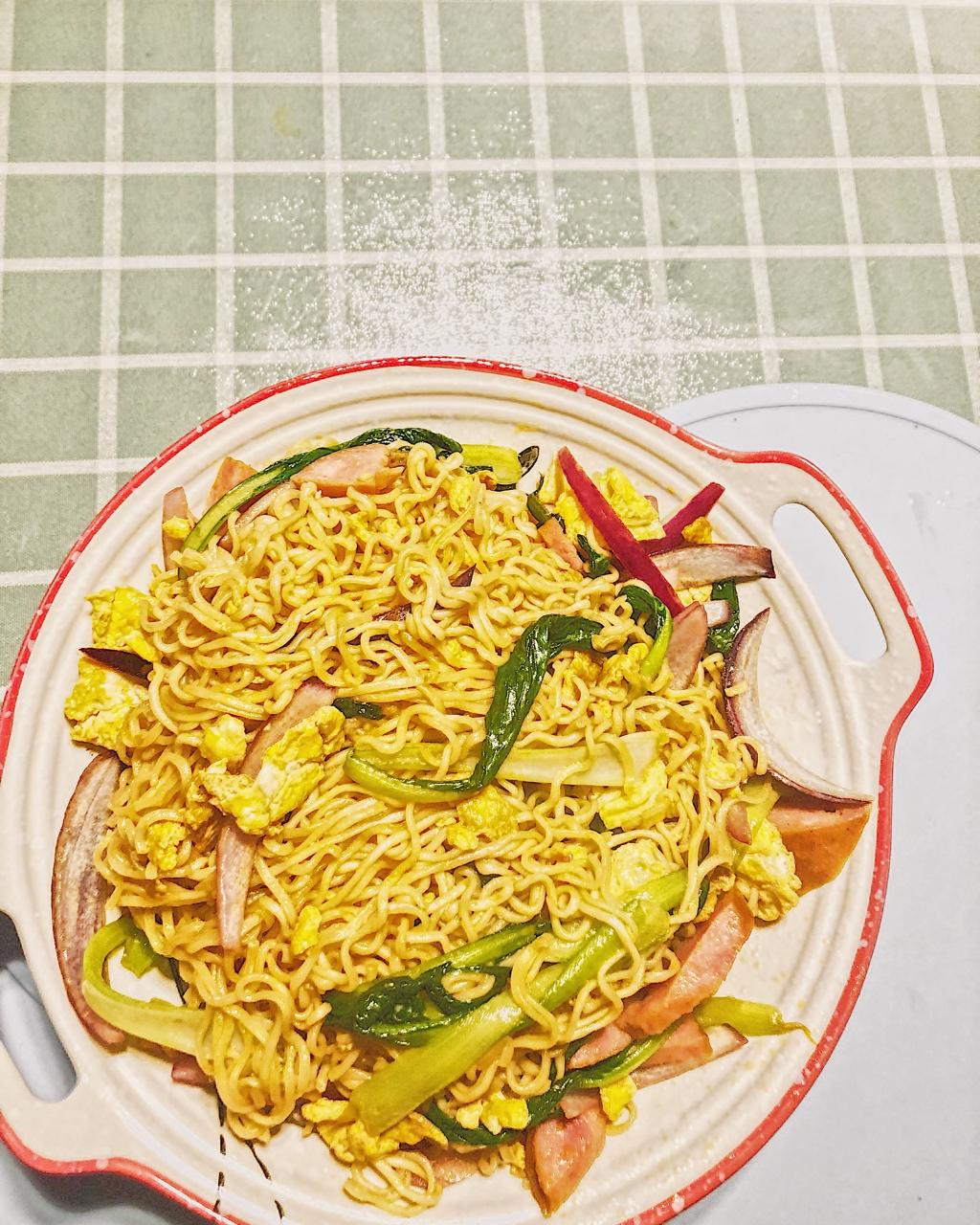 路边摊风味炒方便面