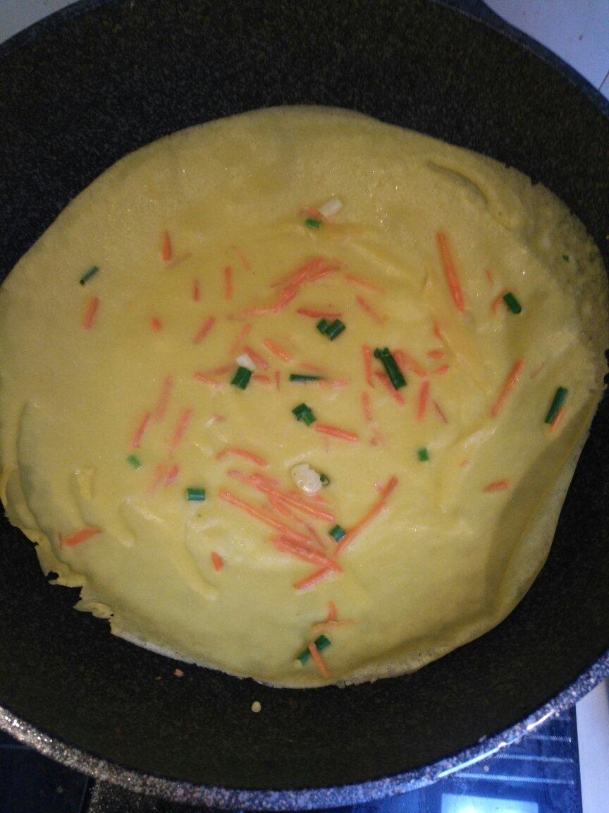 胡萝卜葱花鸡蛋饼