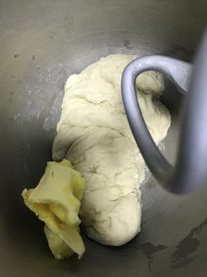 椰蓉淋酱面包卷的做法 步骤2
