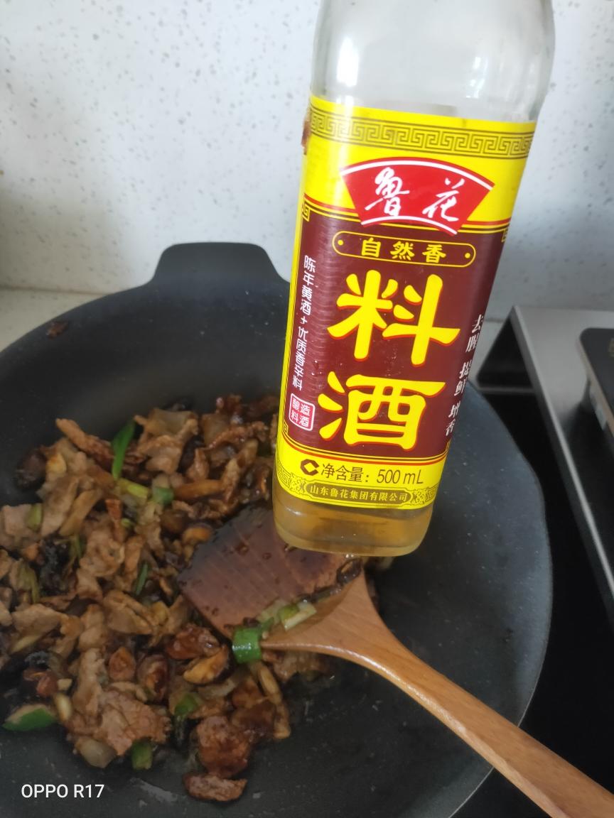 洋葱香菇卤肉饭 加强版的做法 步骤8