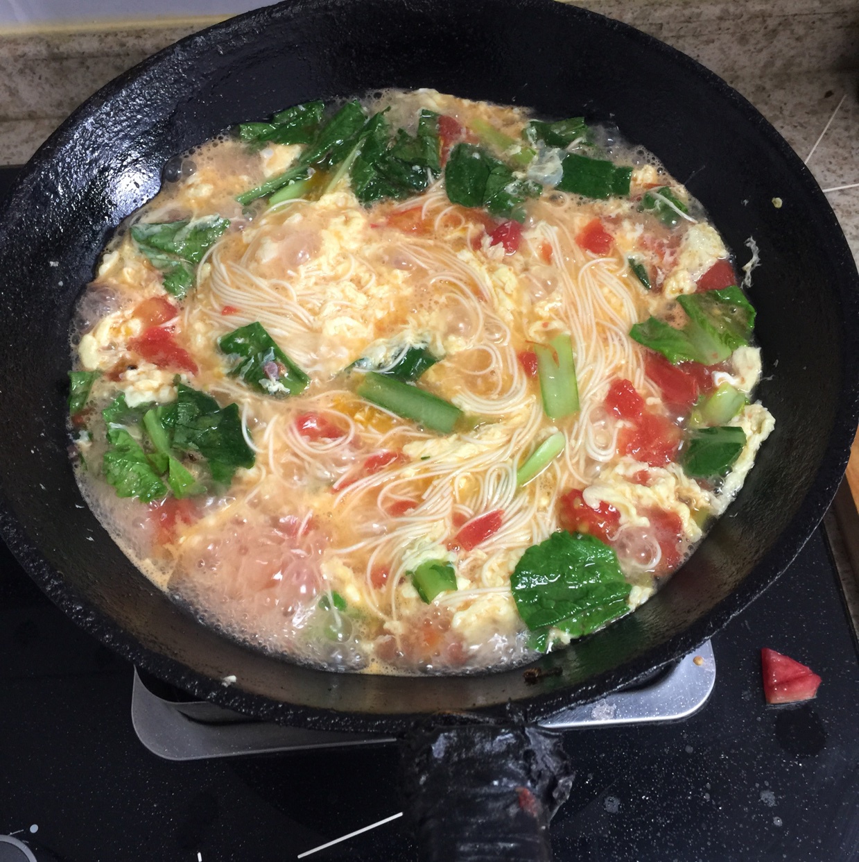 西红柿鸡蛋热汤面