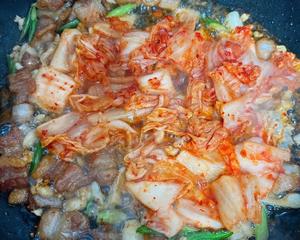 泡菜炒五花肉 😂5分钟快手菜 🙈米饭杀手🍚🍚的做法 步骤4