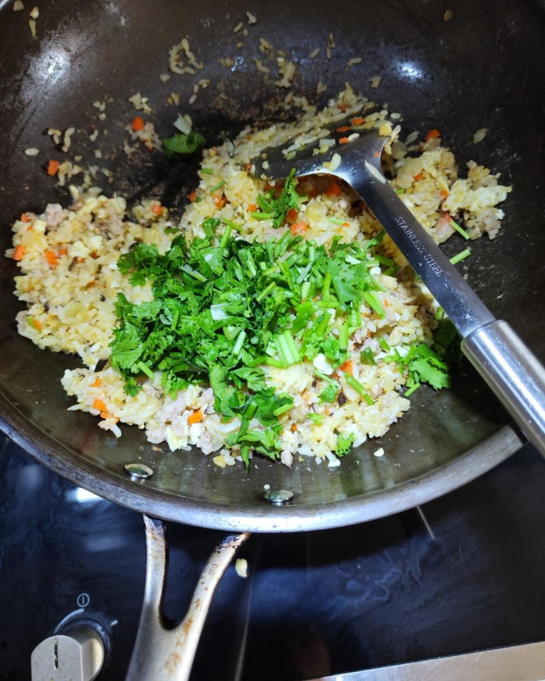 早餐香菜蛋炒饭的做法 步骤3