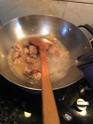鸡大腿炖汤，假装炖的是高汤😀，用来煮米粉，面条，混沌，都还不错！的做法 步骤8