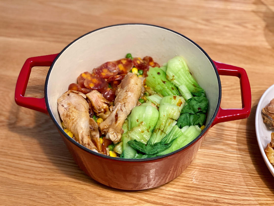铸铁锅腊肠煲仔饭