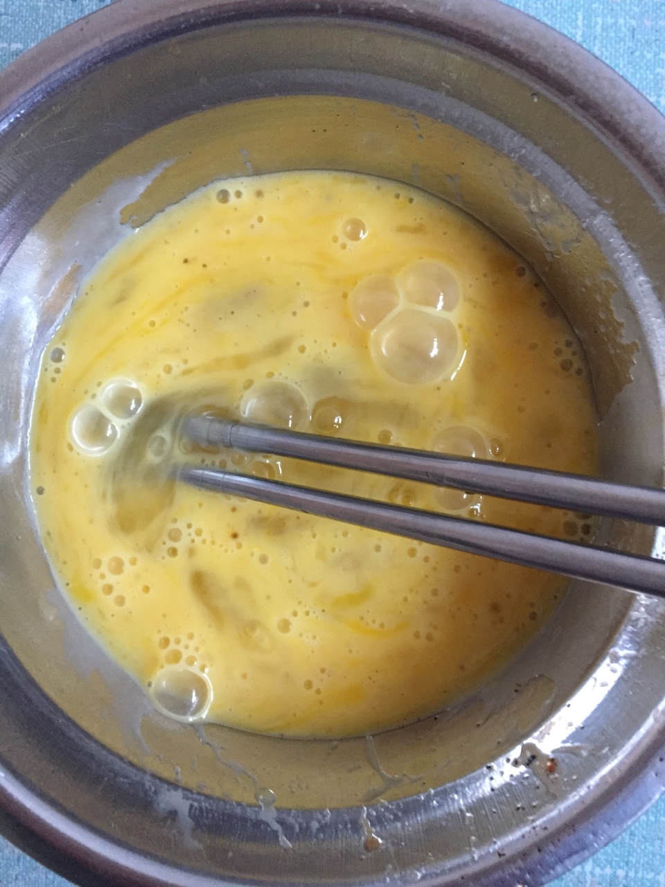 银鱼草头鸡蛋汤的做法 步骤3