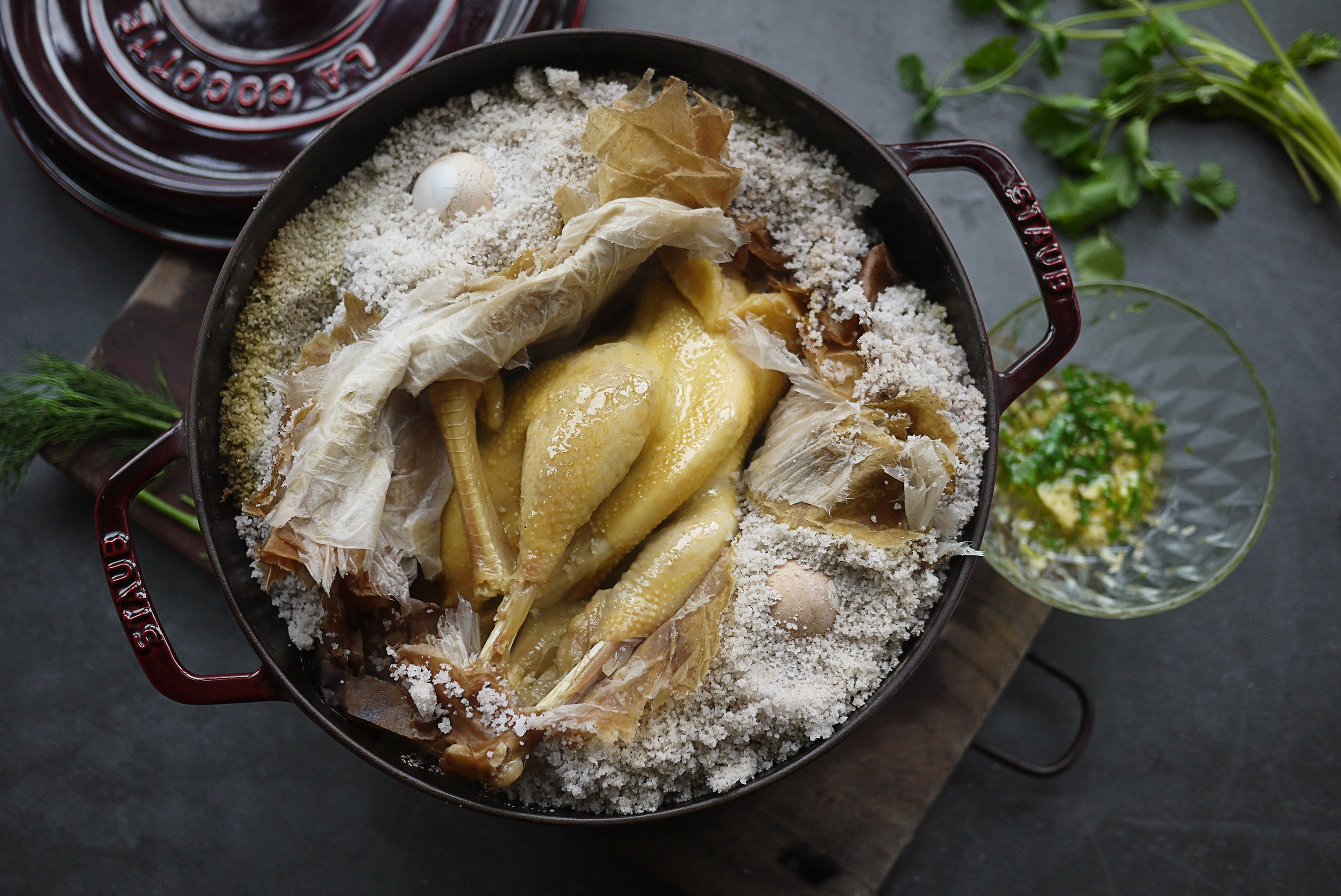 客家传统盐焗鸡-staub珐琅铸铁锅的做法 步骤12