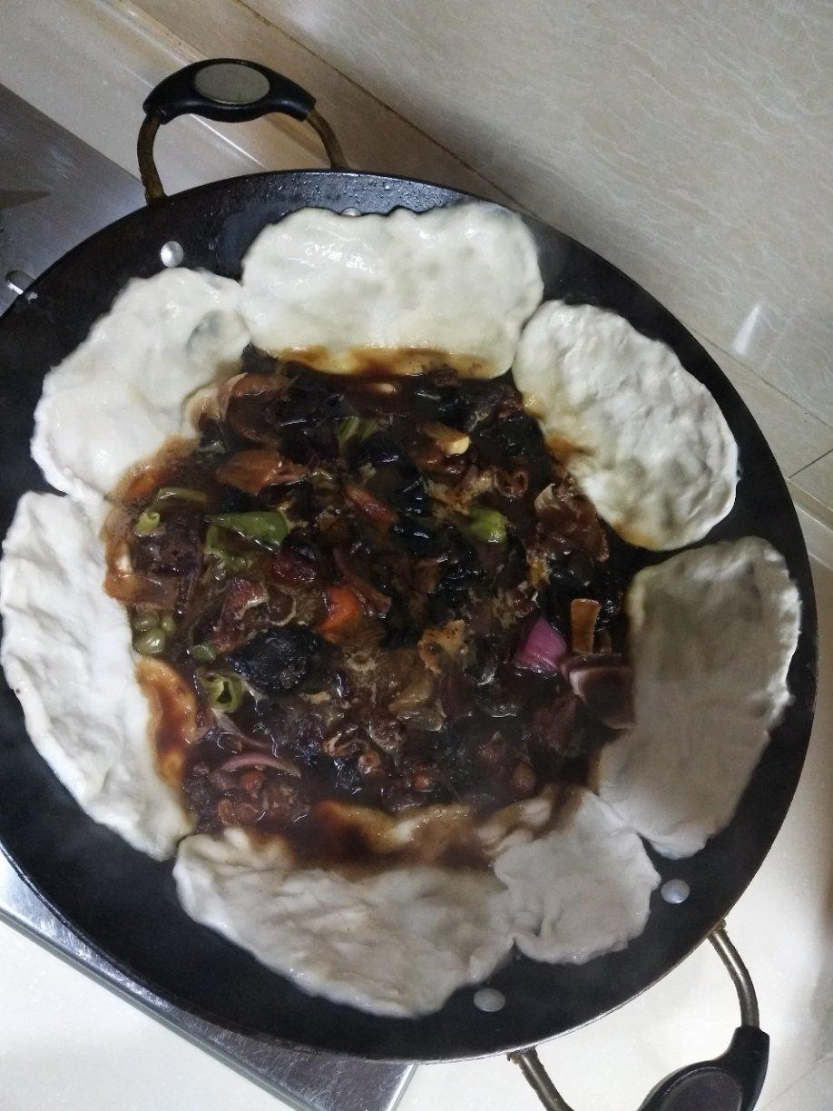 地锅鸡，教你贴饼子好吃的小技巧~